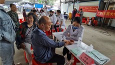 一附院专家走进屯里社区开展健康义诊