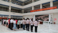 共沐书香 浸润心灵 南宁书城赠送Beat365《习近平谈治国理政》英文版800册