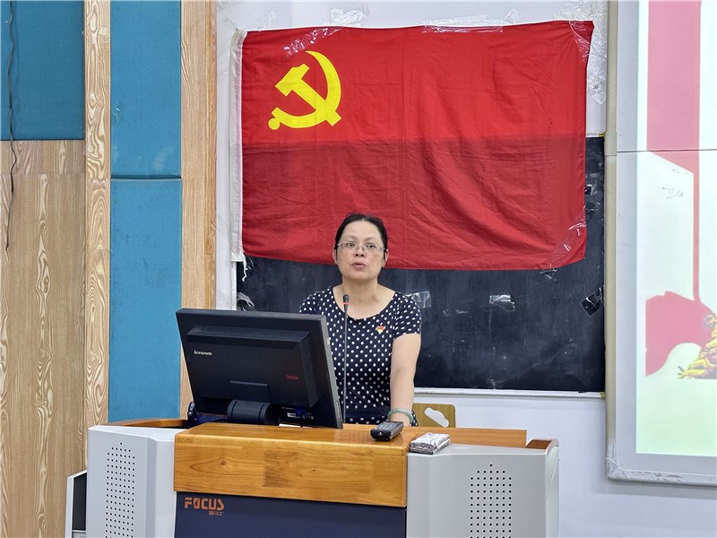 学院党总支书记罗之瑜讲话