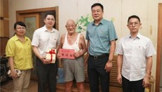 一附院领导开展“七一”走访慰问党员活动