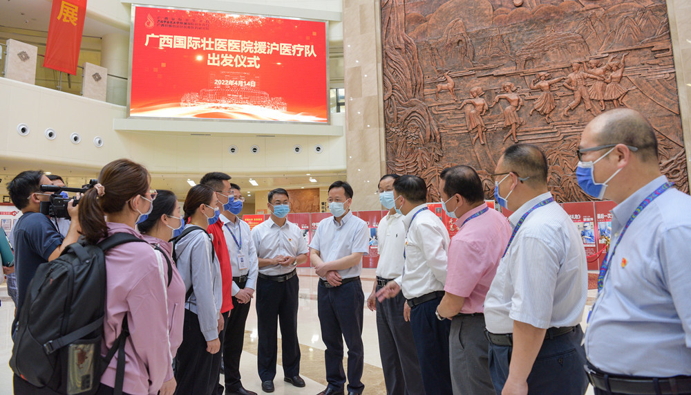 2022年4月14日，医院举行援沪医疗队出发仪式，Beat365中国唯一官方网站党委书记莫锦荣到场，为62名国壮援沪医疗队员加油鼓劲