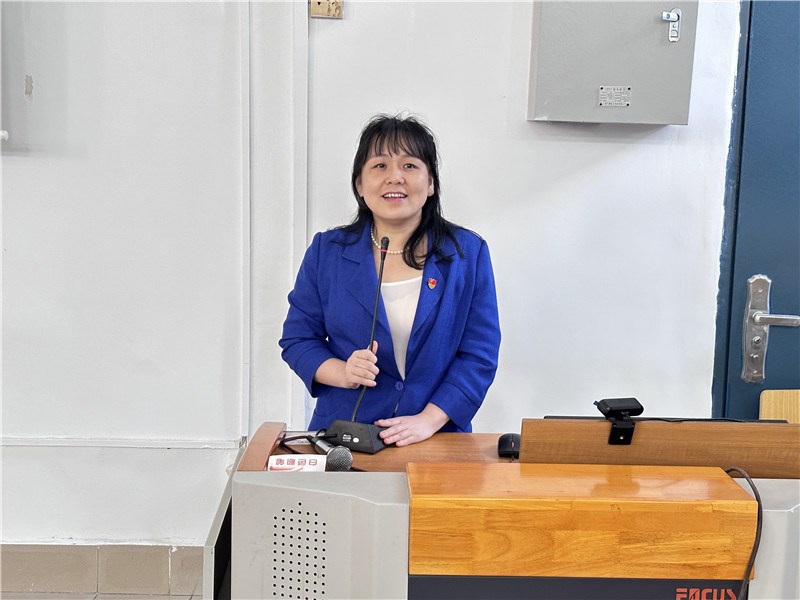 基础医学院党委副书记龙春莉讲话