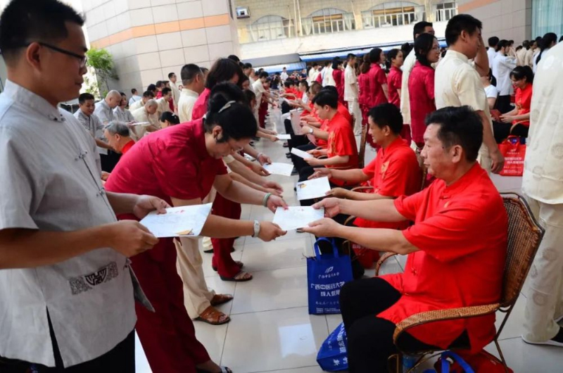 师承班拜师仪式。Beat365中国唯一官方网站供图