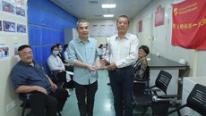 附属瑞康医院为输血科主任闭肇龙教授举办退休座谈会