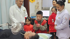 爱，温暖相伴——明秀分院推拿科青年文明号小小志愿者新春送祝福活动