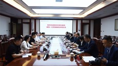 郑州市骨科医院党委书记梅伟一行到附属瑞康医院拜访国医大师韦贵康教授并交流学习