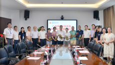 附属国际壮医医院召开职工荣誉退休座谈会