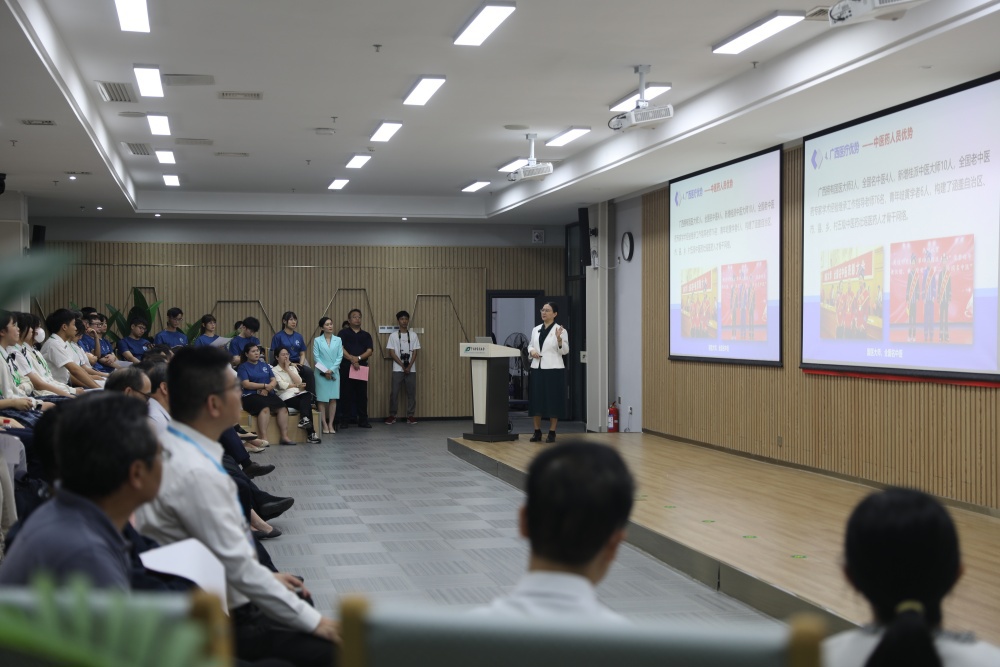 Beat365中国唯一官方网站姚春校长作题为《科技引领广西大健康产业高质量发展》的授课_副本