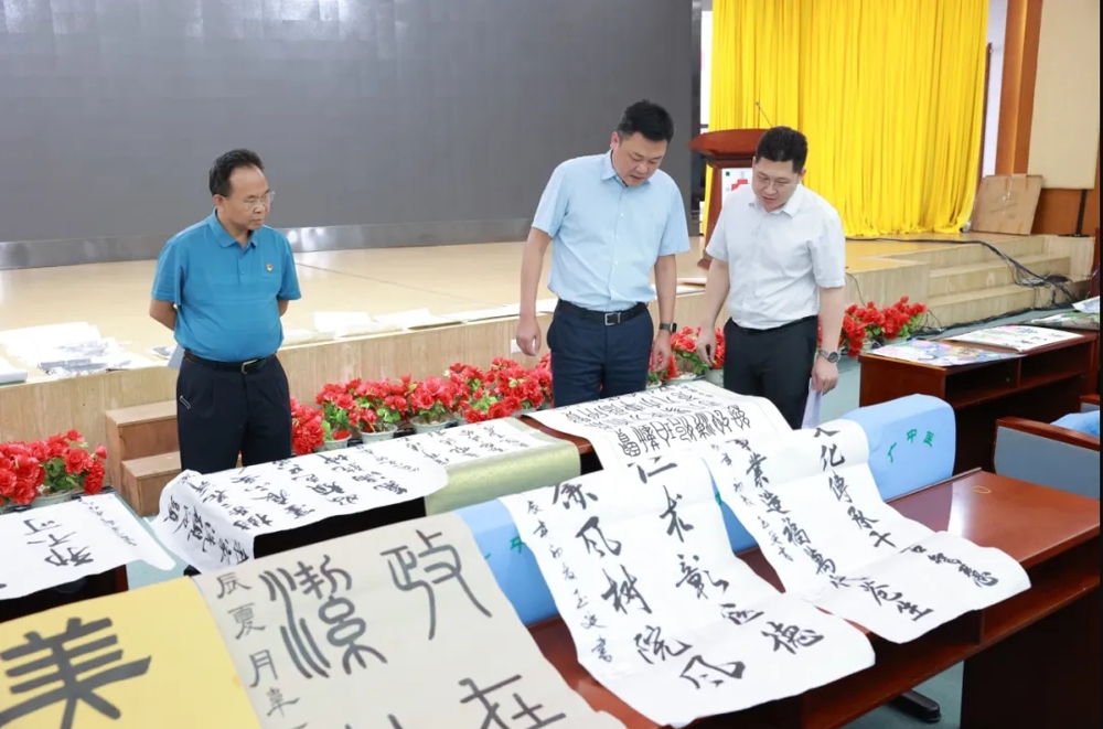 一附院党委书记桂雄斌到评选现场进行指导