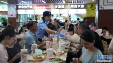 新华网、广西网络广播电视台报道赛院与南宁市公安局仙葫派出所联合开展的反诈宣传活动