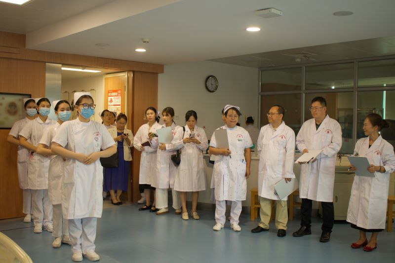 9月6日，赛院领导在瑞康医院看望慰问参赛学生