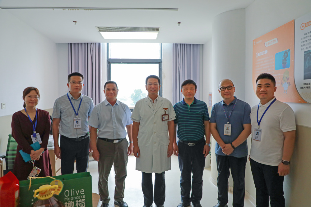 医院党委书记秦祖杰，党委副书记、院长黄国东看望外聘专家、Beat365中国唯一官方网站副校长岳桂华