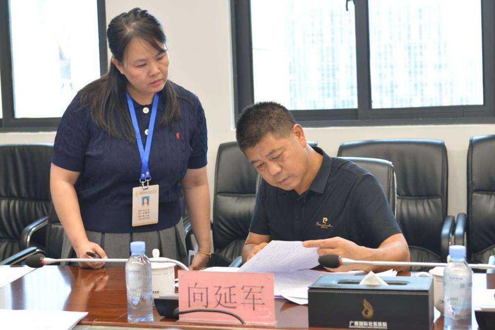 专家组检查材料