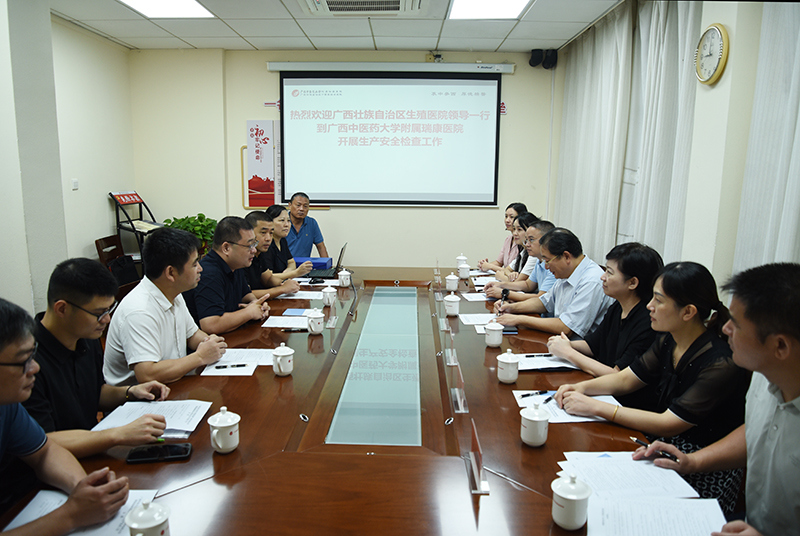 1汇报会上.jpg 1汇报会上.jpg