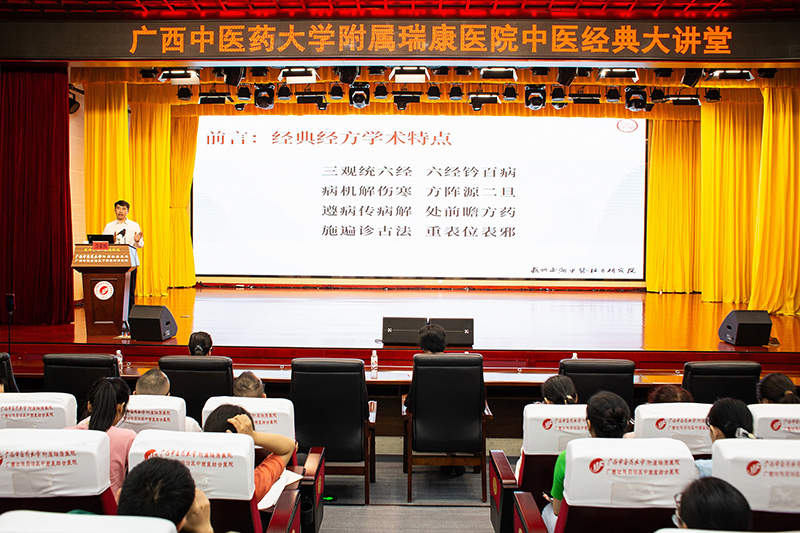 5许家栋授课.jpg 5许家栋授课.jpg