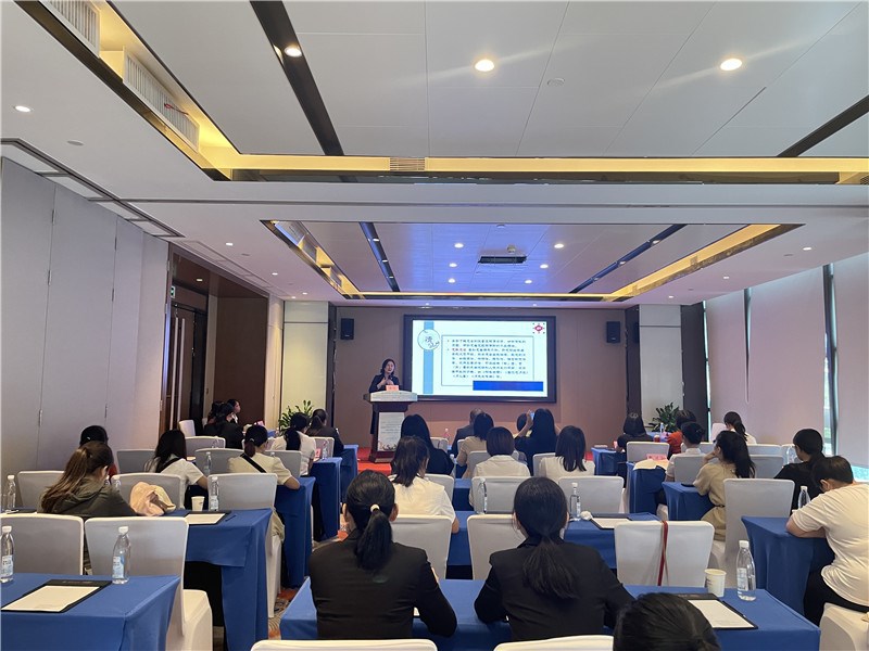 医院护理部主任黄沂发表学术讲座