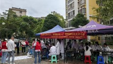 第一附属医院团委、社工部举办“健康义诊社区行，真情服务暖人心”义诊志愿服务活动