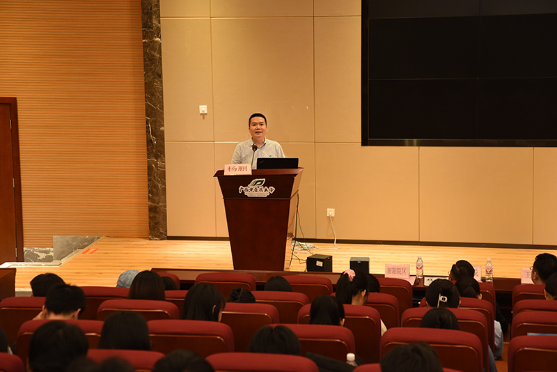 2杨删处长讲话.jpg 2杨删处长讲话.jpg