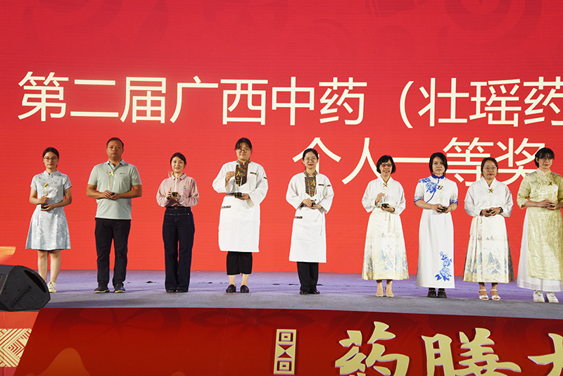 2詹源菲、刘倩菁荣获个人一等奖