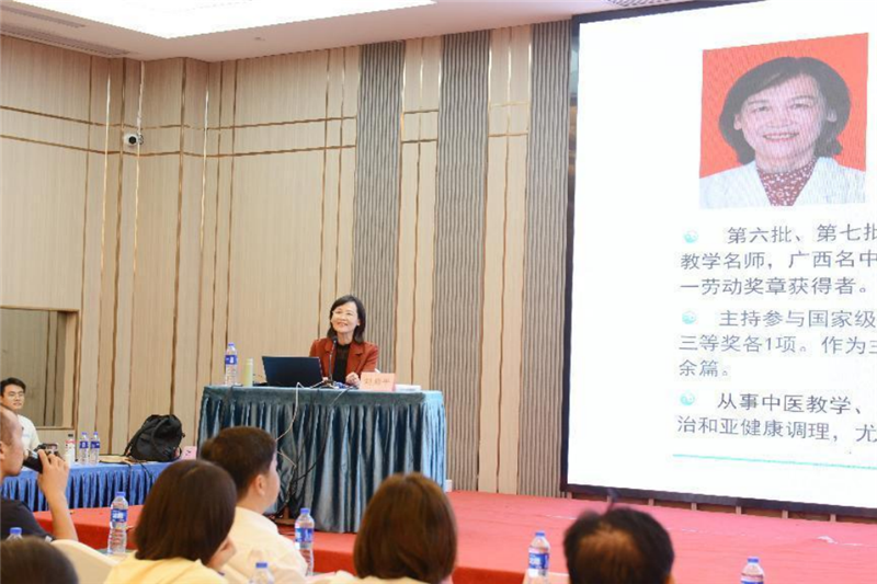 刘燕平教授授课