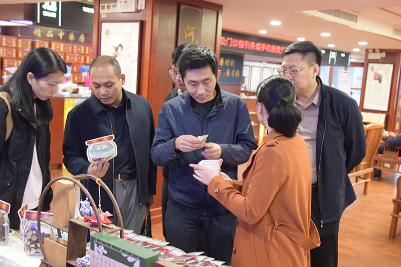 3在中医药博物馆调研.jpg 3在中医药博物馆调研.jpg