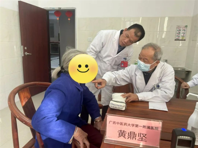 全国名中医黄鼎坚教授坐诊