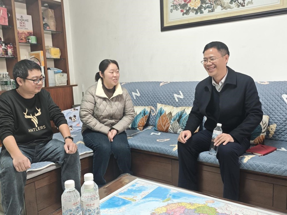 公司副董事长、副总经理罗宇东进行廉政家访