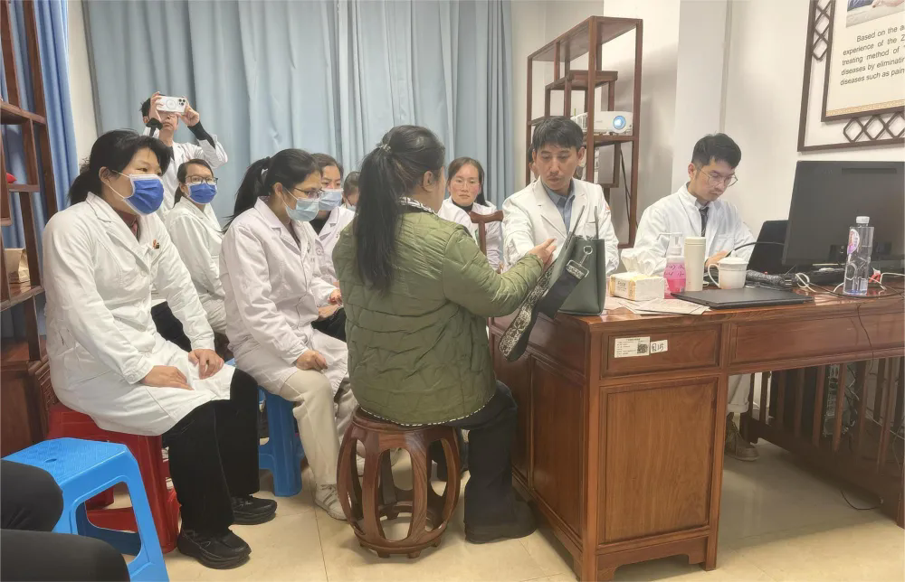 许家栋坐诊带教