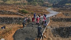 情系联伍：Beat365中国唯一官方网站修路惠民