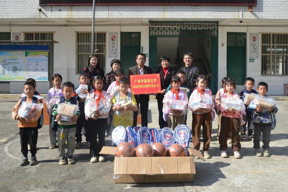 四联村小学捐赠仪式_副本