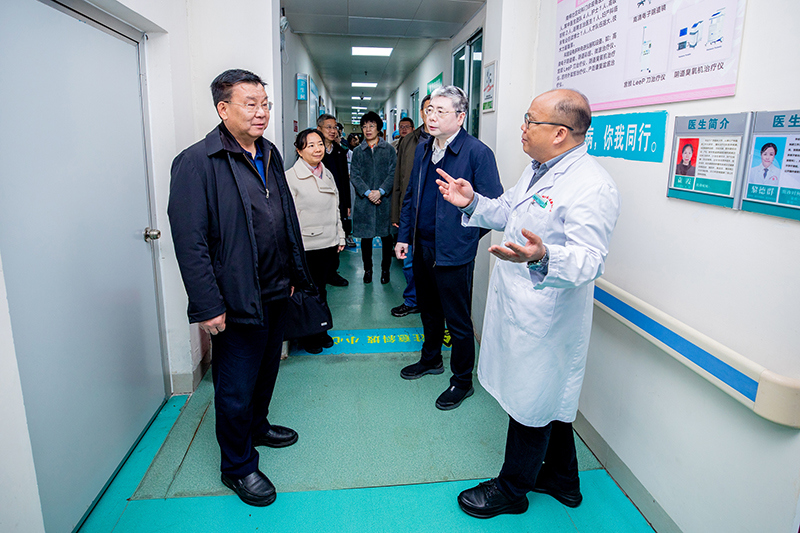 3调研组在北湖南棉社区卫生服务中心调研.jpg 3调研组在北湖南棉社区卫生服务中心调研.jpg