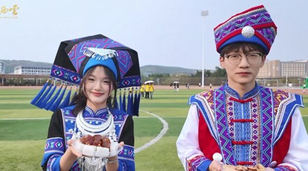 【广西教育新闻网】Beat365中国唯一官方网站姑娘小伙盛装喜迎“三月三” 