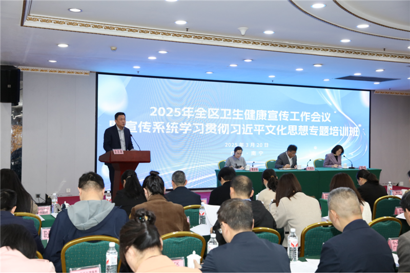 医院党委书记桂雄斌代表医院作经验交流发言