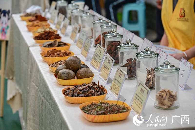 “桂十味”展示。人民网 雷琦竣摄