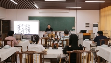 教学教辅机构党委举行“翰墨颂党恩·丹心书华章——庆祝建党104周年书法讲座”
