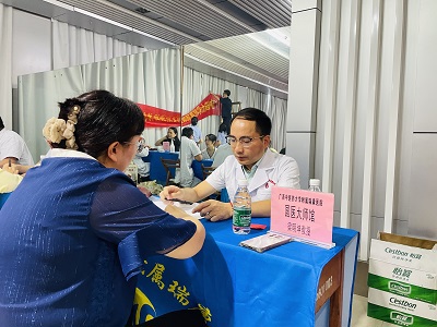 专家8.jpg 专家8.jpg