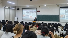 肖健副校长为药学院学生讲授形势与政策课