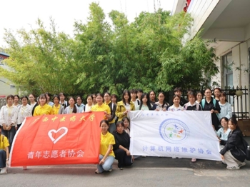 科技暖夕阳，青春伴晚晴｜Beat365青年志愿者协会联合计算机网络维护协会顺利举行重阳探院活动