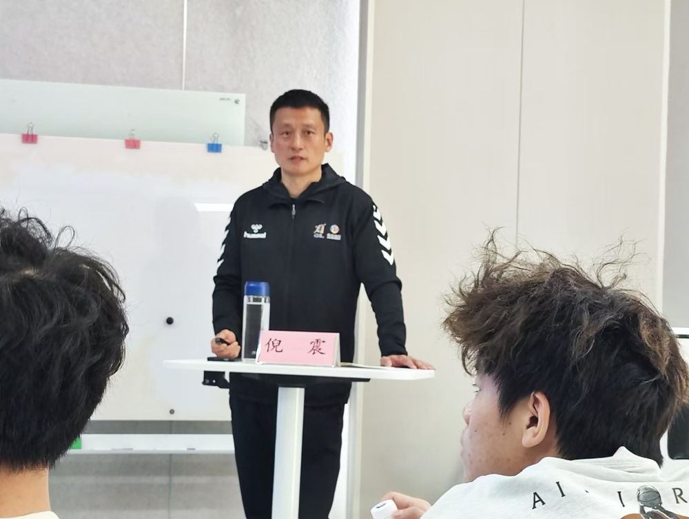 06f2dc1d7f114323c3f2932ff02b229